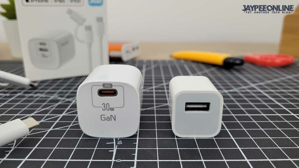 Quntis 30W PD Fast Charger with GaN Technology Charger Block Size Comparison with iPhone Charger